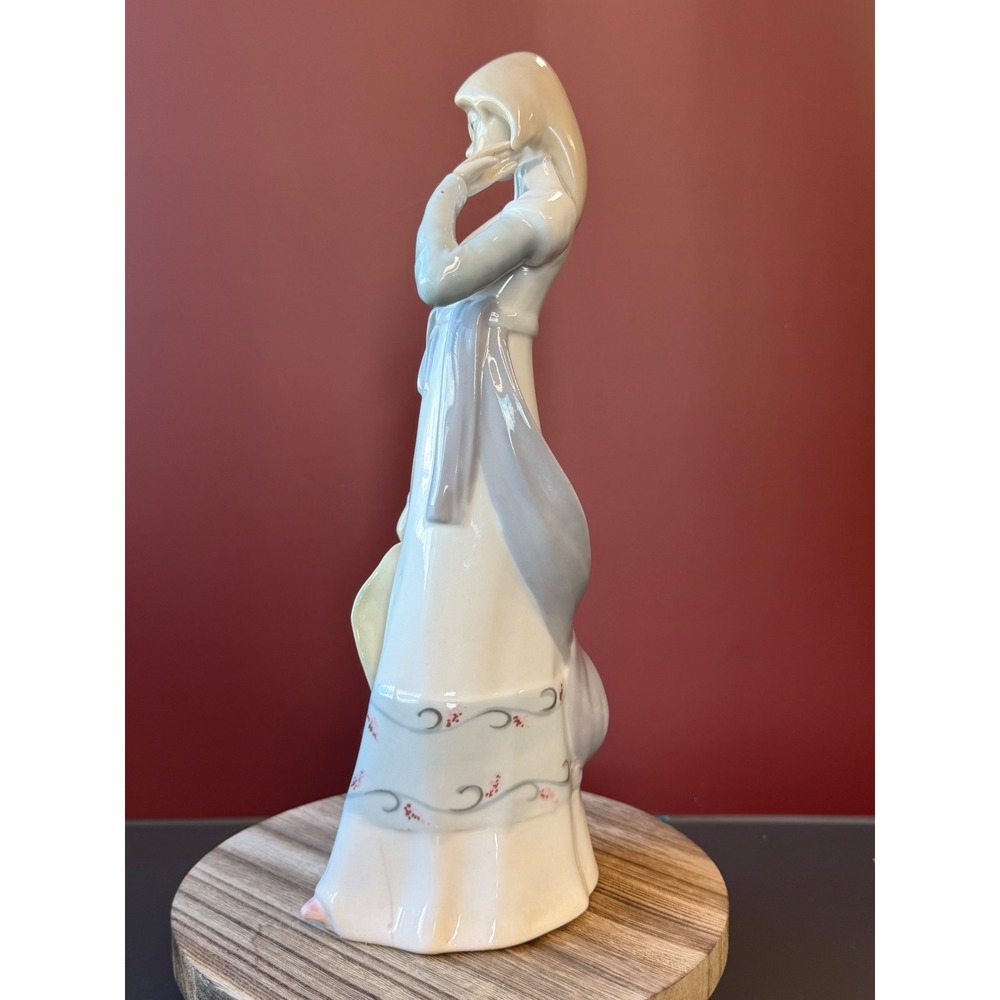 Vintage Casades of Spain, Lladro Style Porcelain Figurine Lady with Floral Hat - Picture 3 of 9